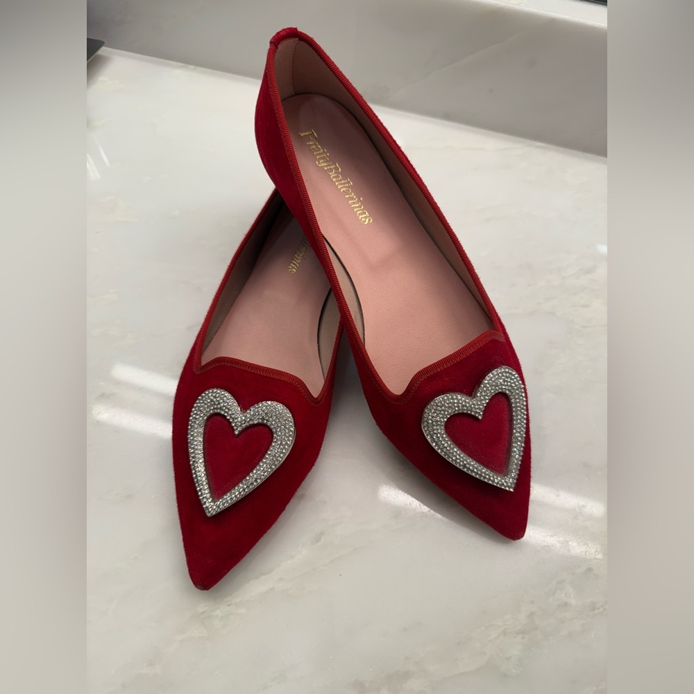 NWOT Pretty Ballerinas Red Suede Heart Rhinestone Pointed Toe Flats - Size 9/40